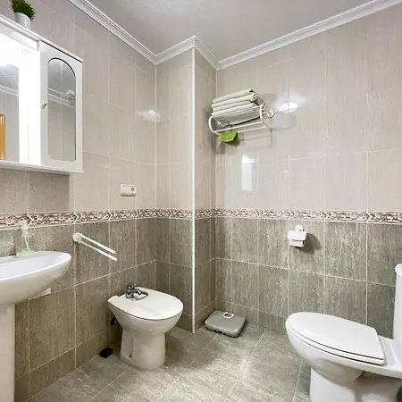 Apartment Superior 2 Mins To Playa Del Cura, 3 Bedrooms, 2 Baths, Big Terrace Torrevieja