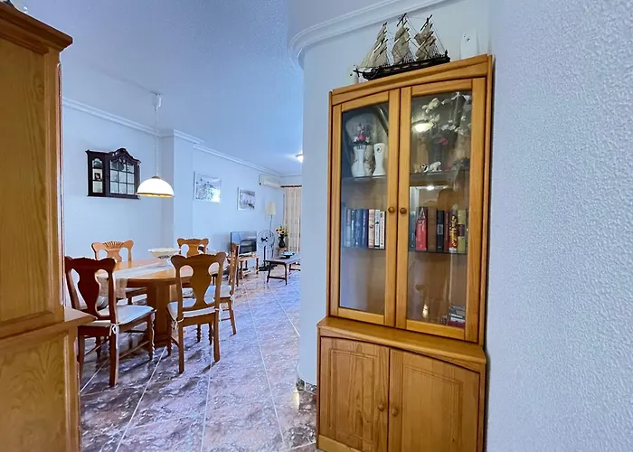 Superior 2 Mins To Playa Del Cura, 3 Bedrooms, 2 Baths, Big Terrace Apartment Torrevieja